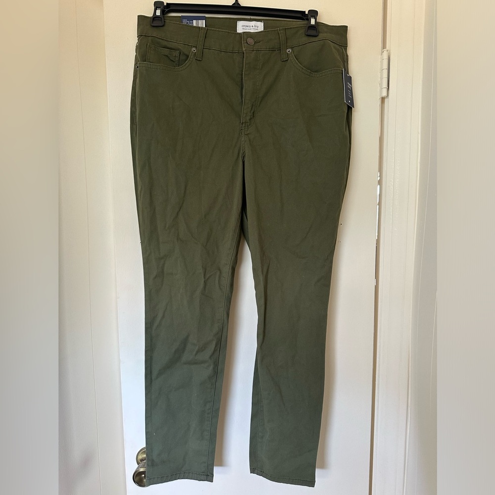 Crown & Ivy Olive High-rise Skinny Stretch Denim